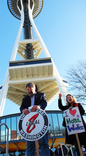 WSLC President Jeff Johnson and AFL-CIO Secretary-Treasurer Liz Shuler address picketers at Seattle's Space Needle on Mar. 23.
