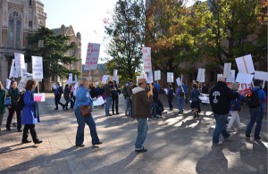 English Language Faculty at the University of Washington picket for a fair contract in UW's Red Square on Oct. 14. (Photo by AFT's Nancy Kennedy)