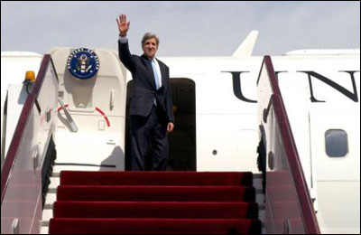 john-kerry-waving