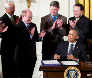 obama-reichert-fast-track-signing