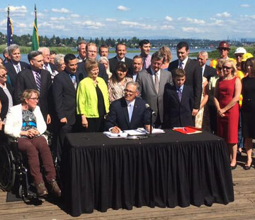 Inslee-transpo-signing