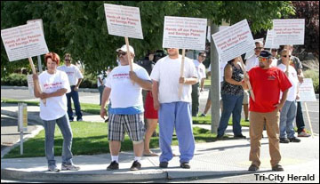 tch-hanford-info-picket