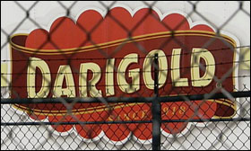 darigold-sign-fence