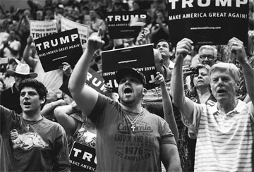 trump-crowd-bw